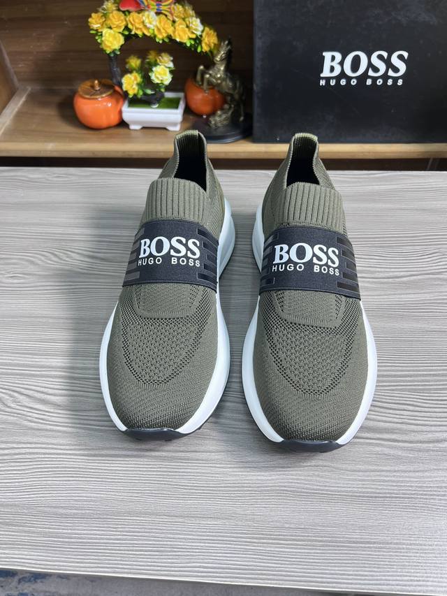 工厂价: Boss 最新休闲男鞋，欢迎1:1对比，爆单款boss香港专柜休闲鞋，专柜品质，支持验货，优质做工，鞋面采用意大利进口胎牛皮 透气羊皮内里，原版时尚运