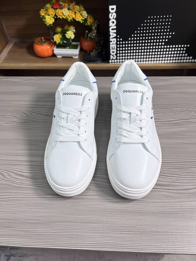 出厂价 品牌： Dsquared2 尺码：38-44 可定做45，46 等级：高版本 四季款 款式类别：原版进口胶料材质 拼色设计原版弹力防滑大底