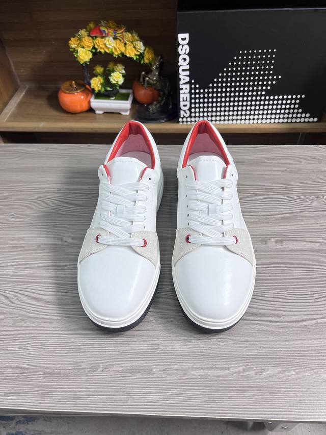 出厂价 品牌： Dsquared2 尺码：38-44 可定做45，46 等级：高版本 四季款 款式类别：原版进口胶料材质 拼色设计原版弹力防滑大底