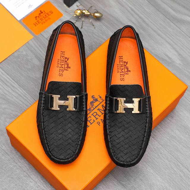 商品商标：Hermes 爱马仕 休闲套脚鞋 正码码数: 38-44 商品材料：精选反绒压纹牛皮鞋面 牛皮内里 原版大底