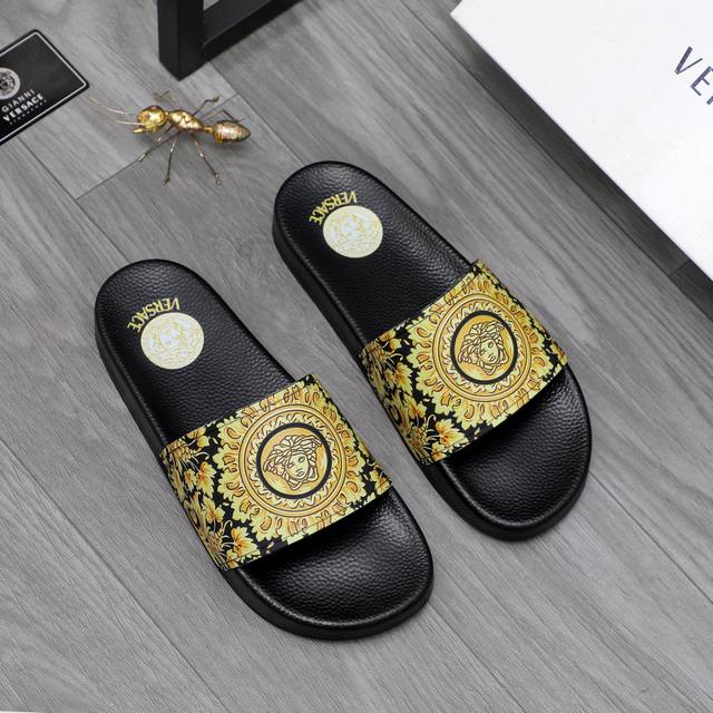 商品商标：Versace 范思哲 拖鞋 正码码数: 38-44 商品材料：精选原版材料原版大底