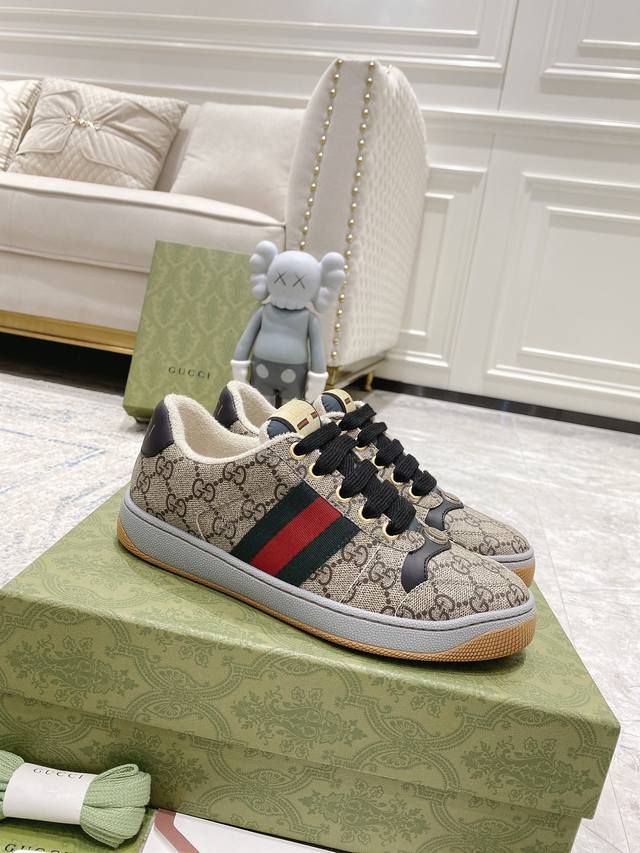 Gucci 全新升级gucci小脏鞋情侣款 2024早春新款 Gg系列做旧休闲小脏鞋走秀款 原版开发代购级别版本 金属双g水晶圆柱形标 Gucci原版纹织带 专