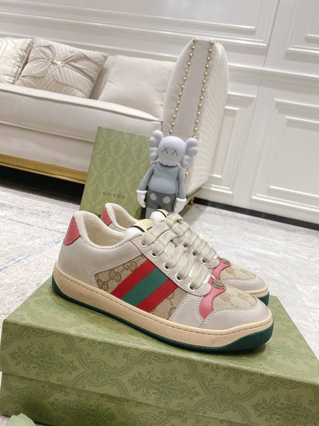 Gucci 全新升级gucci小脏鞋情侣款 2024早春新款 Gg系列做旧休闲小脏鞋走秀款 原版开发代购级别版本 金属双g水晶圆柱形标 Gucci原版纹织带 专 - 点击图像关闭