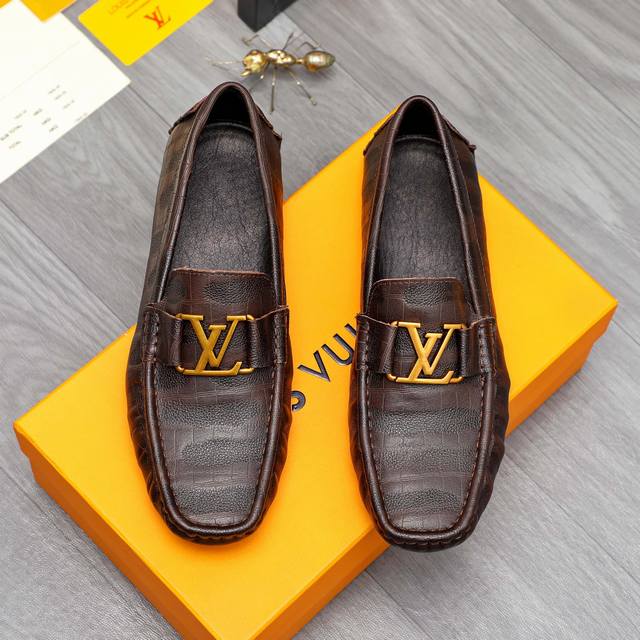 商品商标：Louis Vuitton 路易威登 休闲套脚鞋 正码码数: 38-44 商品材料：精选 压纹牛皮鞋面 牛皮内里 橡胶大底