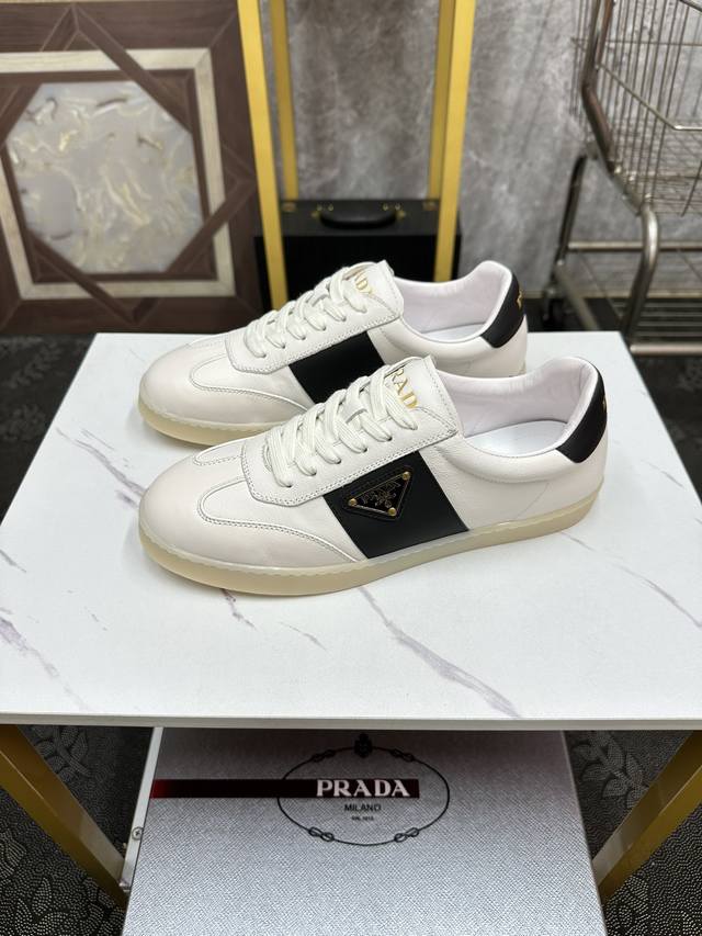 Prada-普拉达 顶级版本，套楦工艺，油边工艺，面料：高档牛皮。38–44 45订做不退换 X5