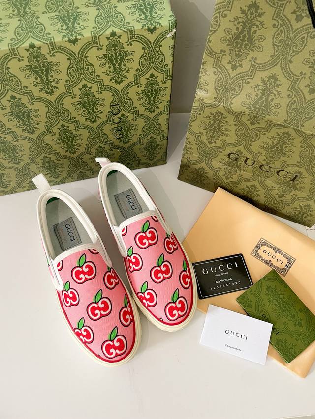 升级版 Gucci~~全新升级版，原版原色，饼干鞋 小白鞋 运动鞋 平板鞋 走秀款：明星 网红 小红书等必定种草打call 原版定制面料 经典老花布，压纹工艺