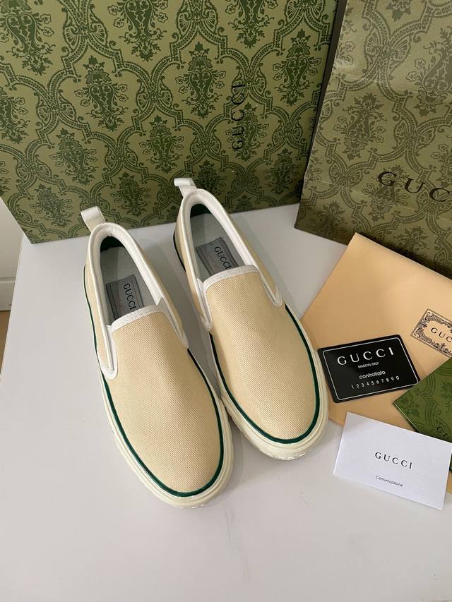 升级版 Gucci~~全新升级版，原版原色，饼干鞋 小白鞋 运动鞋 平板鞋 走秀款：明星 网红 小红书等必定种草打call 原版定制面料 经典老花布，压纹工艺