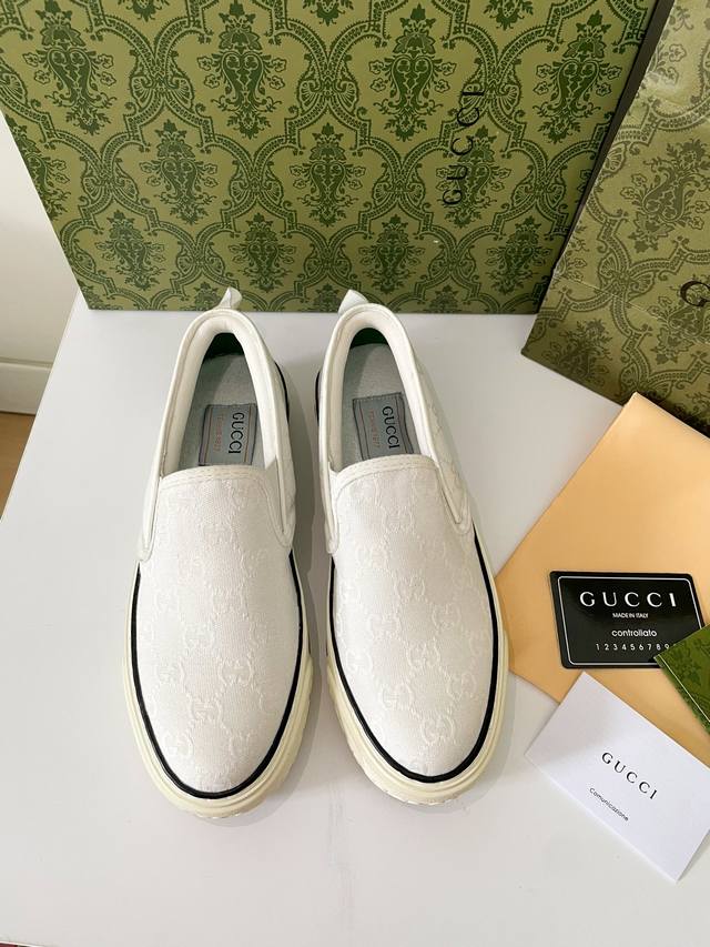 升级版 Gucci~~全新升级版，原版原色，饼干鞋 小白鞋 运动鞋 平板鞋 走秀款：明星 网红 小红书等必定种草打call 原版定制面料 经典老花布，压纹工艺