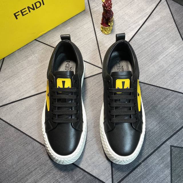 工厂价: Fendi 芬迪 男士最新款休闲鞋！专柜同步上市！原版一比一复刻。全进口官网一比一牛皮面料。内里采用头层顶级羊皮，原版原厂特供橡胶大底。引领时尚新概念