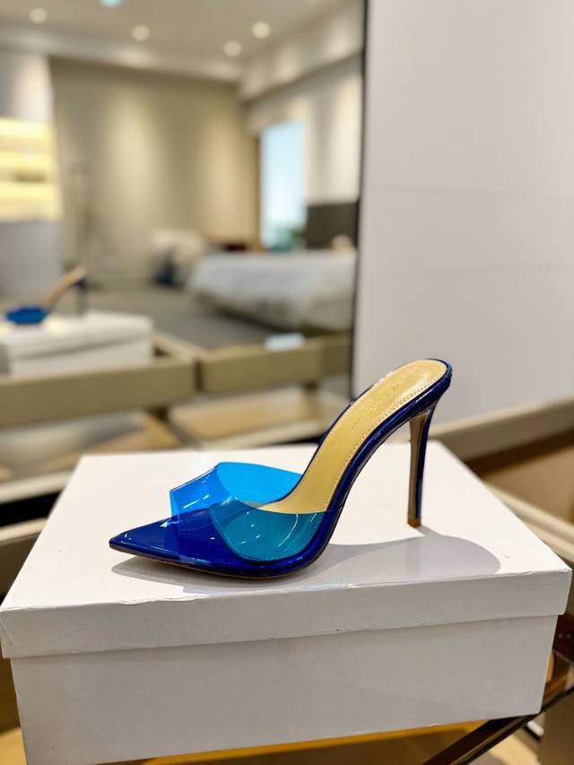 {半拖} 吉安维托 罗西 Gianvito Rossi Eiko Stiletto，轻松移动。这款 Gianvito Rossi 拖鞋采用配有精致的胶片，可抚摸