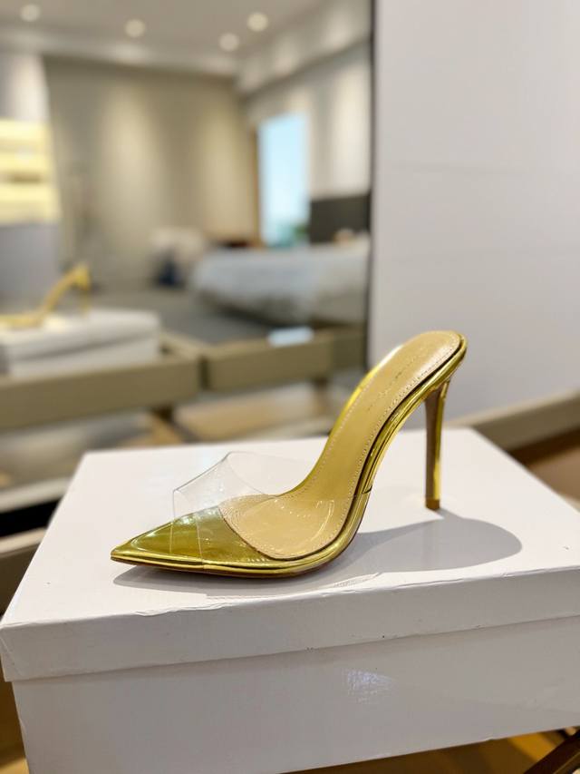 {半拖} 吉安维托 罗西 Gianvito Rossi Eiko Stiletto，轻松移动。这款 Gianvito Rossi 拖鞋采用配有精致的胶片，可抚摸