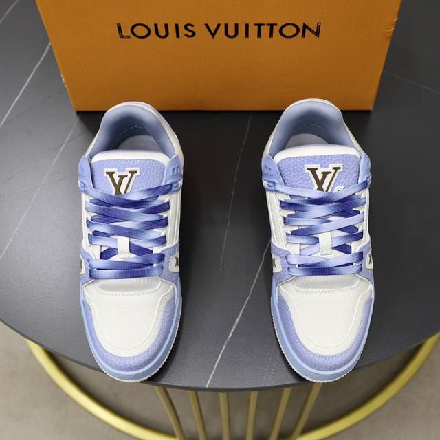 出厂价： 情侣款顶级原单 品牌： Louis Vuitton Lv.路易威登 材质： 原工厂牛皮材料1：1颜色 原板大底 舒适透气内里 款式类型：休闲经典款 等