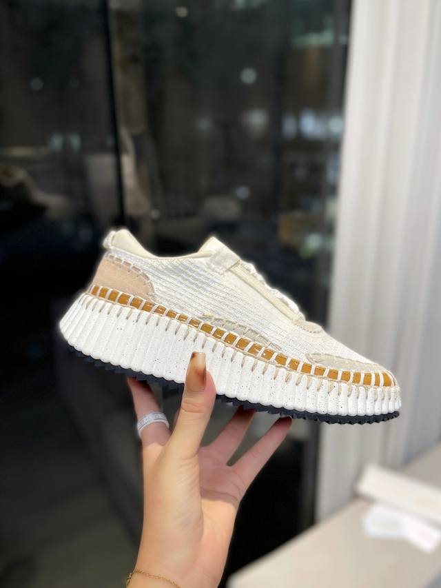 2044春夏chloe 克洛伊nama Sneaker彩虹系列运动鞋、容祖儿和孙怡宋茜明星同款、原材料是可再生物料制作、全手工缝马克线、肉眼可见皆是手工制造、环