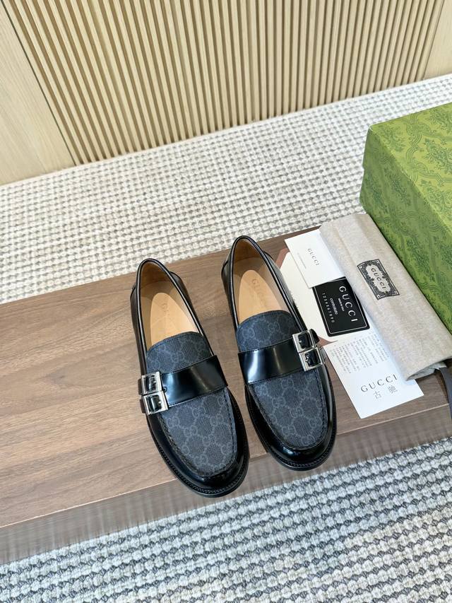 Gucci 古驰 -高端品质 原单 -鞋面：开边珠小牛皮、品牌图腾pvc、品牌金属扣件 -内里：水染牛皮 -大底：超真皮 橡胶；组合成型真皮大底 -超高品控 做