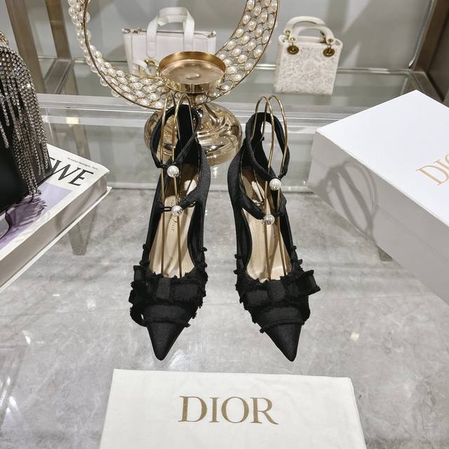 出厂 流苏织带女鞋 Dior 迪奥 2024秋季走秀新款adiorble女鞋 Cd明星同款时尚流苏蝴蝶结尖头珍珠字母logo五金扣平底凉鞋鞋市面顶级高端版本 原