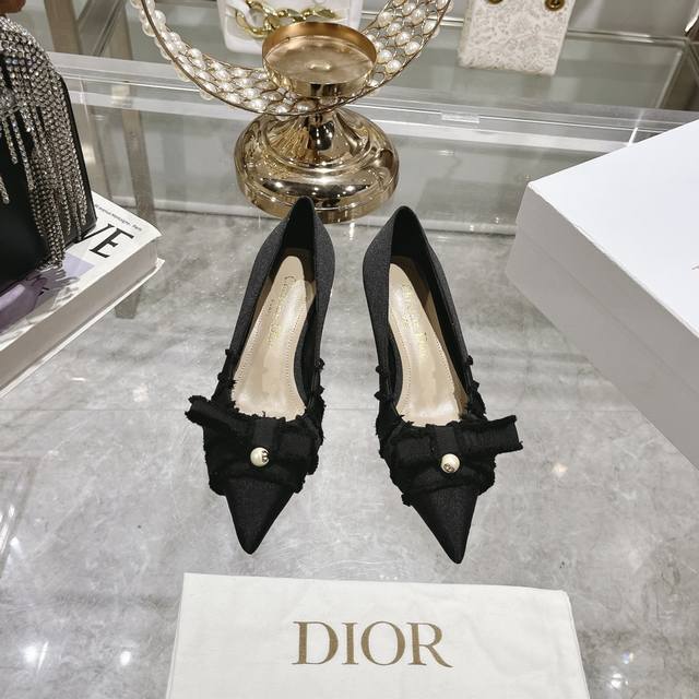 出厂 流苏织带女鞋 Dior 迪奥 2024秋季走秀新款adiorble女鞋 Cd明星同款时尚流苏蝴蝶结尖头珍珠字母logo五金扣平底凉鞋鞋市面顶级高端版本 原