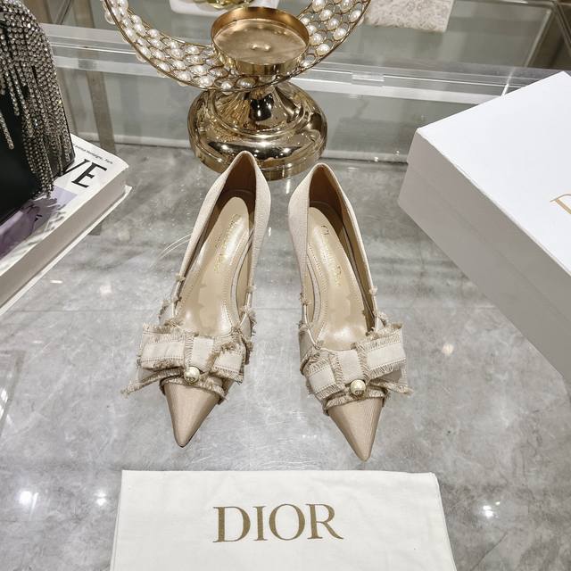 出厂 流苏织带女鞋 Dior 迪奥 2024秋季走秀新款adiorble女鞋 Cd明星同款时尚流苏蝴蝶结尖头珍珠字母logo五金扣平底凉鞋鞋市面顶级高端版本 原