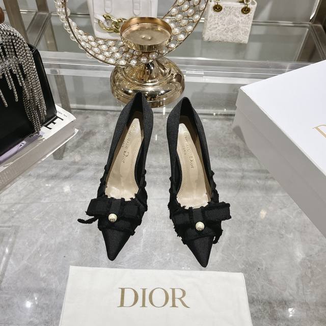 出厂 流苏织带女鞋 Dior 迪奥 2024秋季走秀新款adiorble女鞋 Cd明星同款时尚流苏蝴蝶结尖头珍珠字母logo五金扣平底凉鞋鞋市面顶级高端版本 原