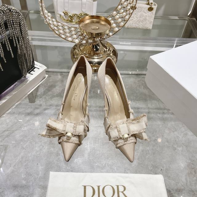 出厂 流苏织带女鞋 Dior 迪奥 2024秋季走秀新款adiorble女鞋 Cd明星同款时尚流苏蝴蝶结尖头珍珠字母logo五金扣平底凉鞋鞋市面顶级高端版本 原