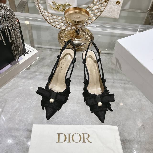 出厂 流苏织带女鞋 Dior 迪奥 2024秋季走秀新款adiorble女鞋 Cd明星同款时尚流苏蝴蝶结尖头珍珠字母logo五金扣平底凉鞋鞋市面顶级高端版本 原 - 点击图像关闭