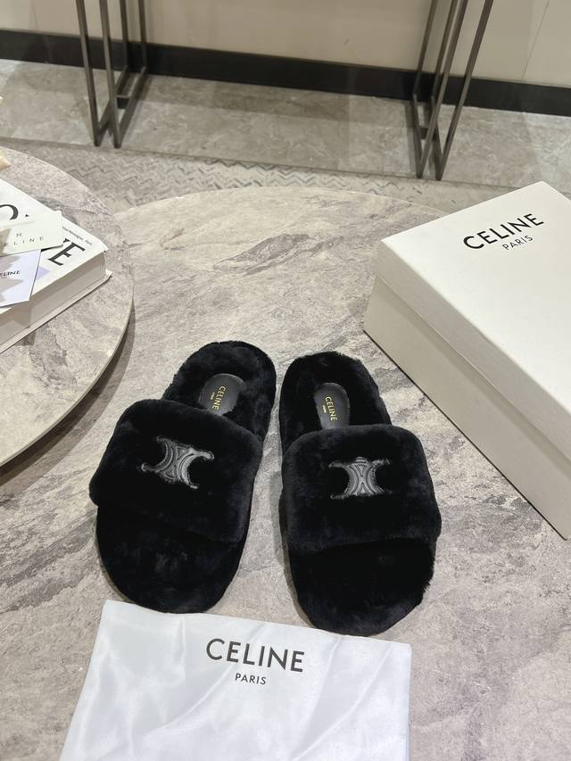 Celine 塞琳 24 春夏新品羊毛拖鞋 这一季的赛琳又让我重新爱了它一次！ 这季节美鞋太多这款毛拖 真的是让我无法自拔真太可爱了～ 毛茸茸的羊毛是选用欧洲进 - 点击图像关闭