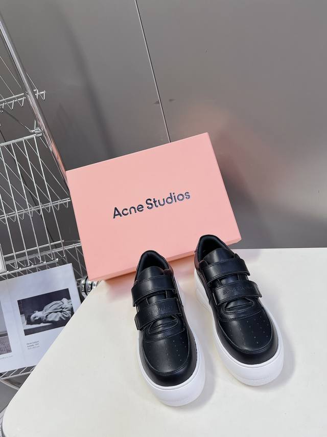 Acne Studios 24Ss 最新厚底休闲魔术贴笑脸小白鞋渠道牛货！莞货 难得一见的好货！ 最受欢迎的单品当属小白鞋，可以搭配出n种风格，无论你想扮成帅气