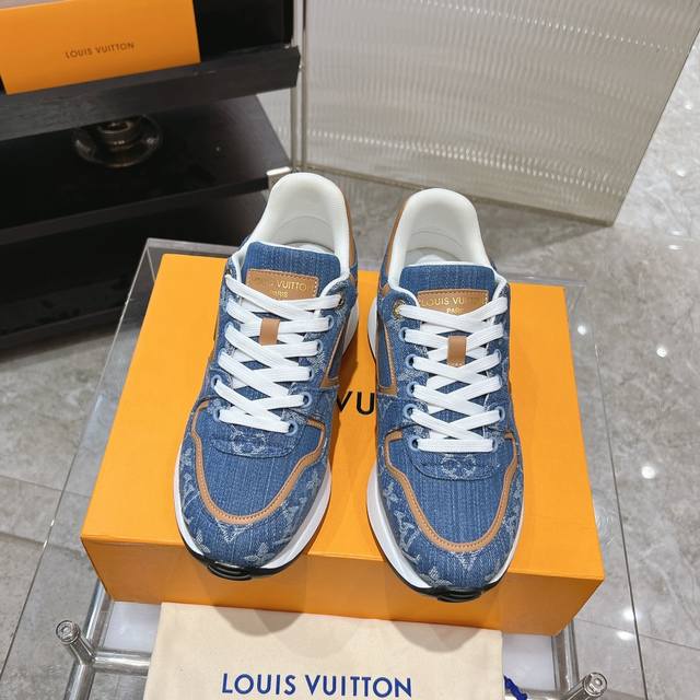 出厂价： 男10 驴家louis Vuitton 路易威登 官网zp售价rmb.8380本款 Run Away 运动鞋取材小牛皮与 Monogram 帆布，细节