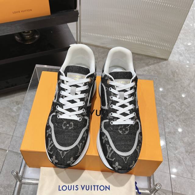 出厂价： 男10 驴家louis Vuitton 路易威登 官网zp售价rmb.8380本款 Run Away 运动鞋取材小牛皮与 Monogram 帆布，细节