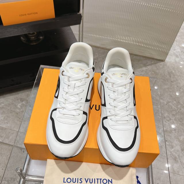 出厂价： 男10 驴家louis Vuitton 路易威登 官网zp售价rmb.8380本款 Run Away 运动鞋取材小牛皮与 Monogram 帆布，细节