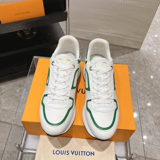 出厂价： 男10 驴家louis Vuitton 路易威登 官网zp售价rmb.8380本款 Run Away 运动鞋取材小牛皮与 Monogram 帆布，细节