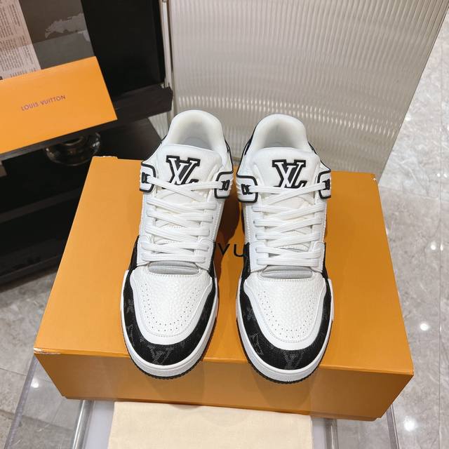 男款工厂价： 2024 Louis*Vuitto* Lv Trainer 特别版 运动鞋欧洲代购1W Rmb购入 历时一个月爆拆开发 大底和面料私模 鞋面更是报