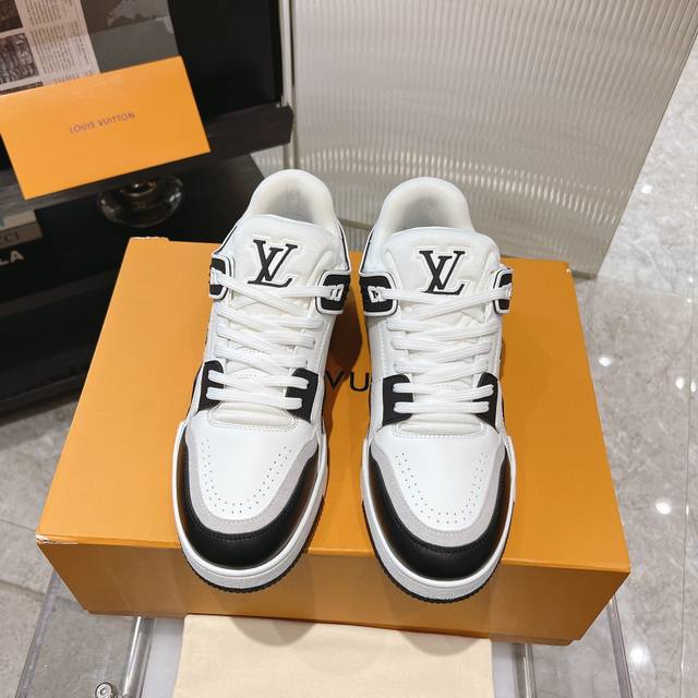 男款工厂价： 2024 Louis*Vuitto* Lv Trainer 特别版 运动鞋欧洲代购1W Rmb购入 历时一个月爆拆开发 大底和面料私模 鞋面更是报 - 点击图像关闭