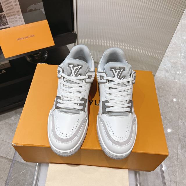 男款工厂价： 2024 Louis*Vuitto* Lv Trainer 特别版 运动鞋欧洲代购1W Rmb购入 历时一个月爆拆开发 大底和面料私模 鞋面更是报