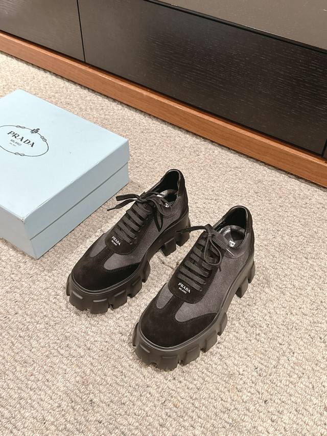 顶级品质 男+10 Prada Fw24 New Arrival～ P家2024秋冬厚底乐福鞋新品 经典的鞋型，鞋面拼接细节质感满满 简约百搭又不乏辨识度经典耐