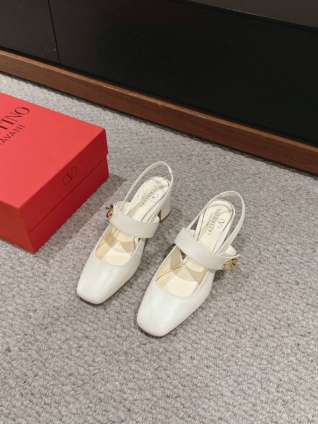 顶级品质 Valentino Ss24 New Arrival～ 华伦天奴2024春夏｜玛丽珍新品 简约秀气 高级精致 上脚超显优雅气质， 好看好穿好搭舒适度满