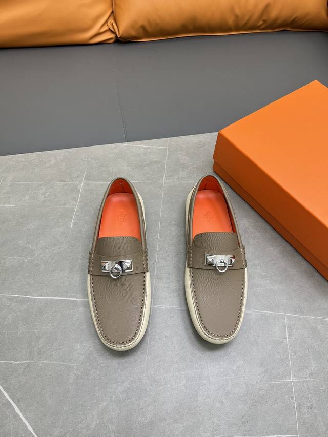 Hermes～ 码数：39-44 H家官网新品春夏男士最新配色豆豆鞋，原版精准复刻，选用进口爱马仕纹小牛皮，搭配原版五金扣，水染牛皮内里 垫脚，百搭经典款式，夏