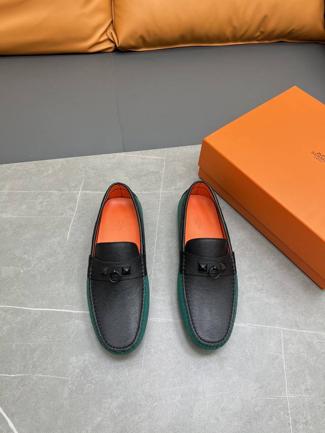 Hermes～ 码数：39-44 H家官网新品春夏男士最新配色豆豆鞋，原版精准复刻，选用进口爱马仕纹小牛皮，搭配原版五金扣，水染牛皮内里 垫脚，百搭经典款式，夏