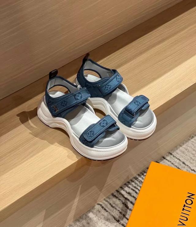 L家 顶级p: Size: 女款35-40，41 42订做 Lv 路易威登 驴牌 L家 女款 Archlight系列 厚底 魔术贴 凉鞋 原版购入开发 做货 本