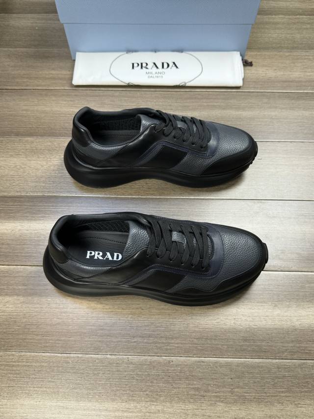 Prada 普拉达 -高端品质 原单 -鞋面：进口纳帕小牛皮、摔纹小牛皮：完美拼接 -内里：水染牛皮 -大底：超轻tpu 橡胶发泡；双色成型大底 -超高品控 做