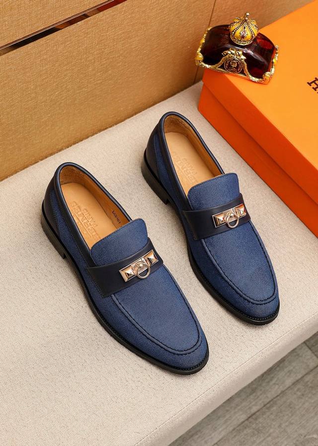 商品商标 Hermes 爱马仕 休闲皮鞋 正码码数 38-44 45.46.47订制 商品材料 精选 进口布料鞋面+经典五金扣，进口水染牛皮内里。强烈立体视觉效