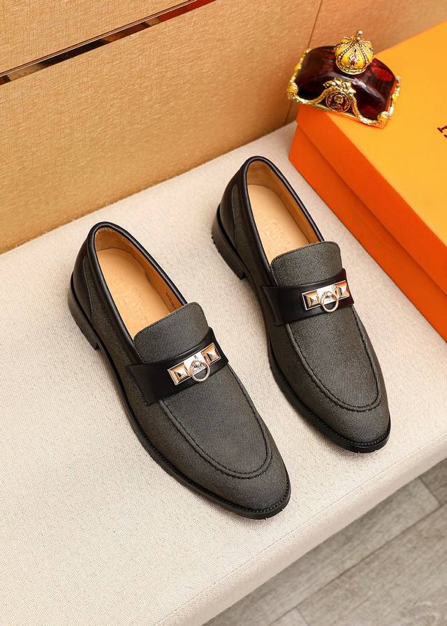 商品商标 Hermes 爱马仕 休闲皮鞋 正码码数 38-44 45.46.47订制 商品材料 精选 进口布料鞋面+经典五金扣，进口水染牛皮内里。强烈立体视觉效 - 点击图像关闭