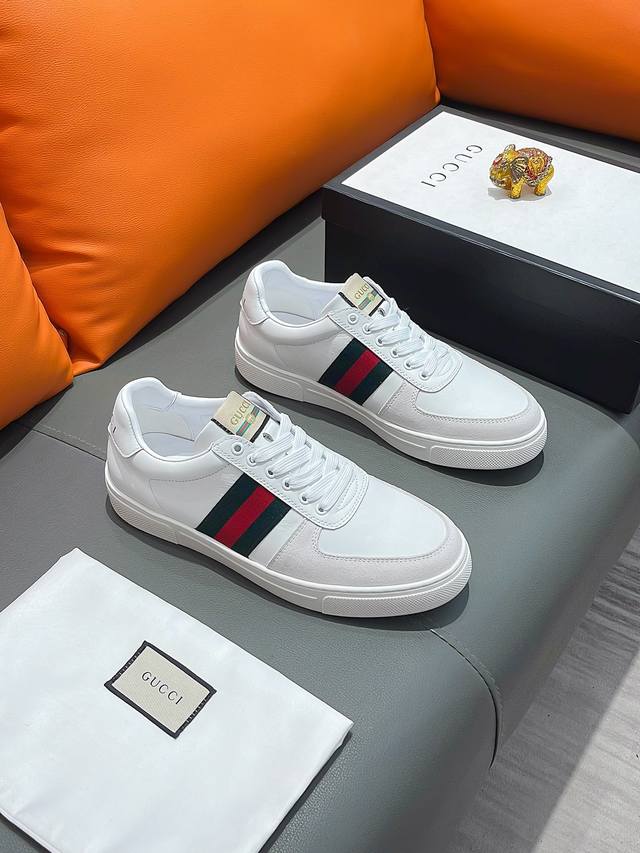 商品名称 Gucci 古驰 正规码数 38-44 休闲鞋 商品材料 精选 牛皮鞋面，柔软羊皮垫脚，原厂特供大底。