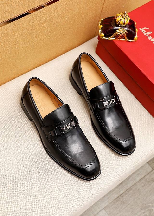 商品商标 Ferragamo 菲拉格慕 休闲皮鞋 正码码数 38-44 45.46.47订制 商品材料 精选 进口小牛皮鞋面+经典五金扣，进口水染牛皮内里。强烈