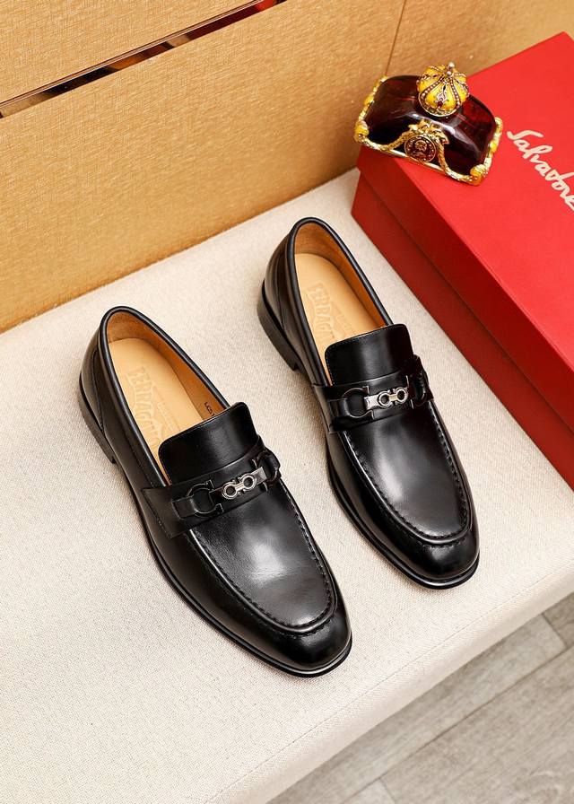 商品商标 Ferragamo 菲拉格慕 休闲皮鞋 正码码数 38-44 45.46.47订制 商品材料 精选 进口小牛皮鞋面+经典五金扣，进口水染牛皮内里。强烈