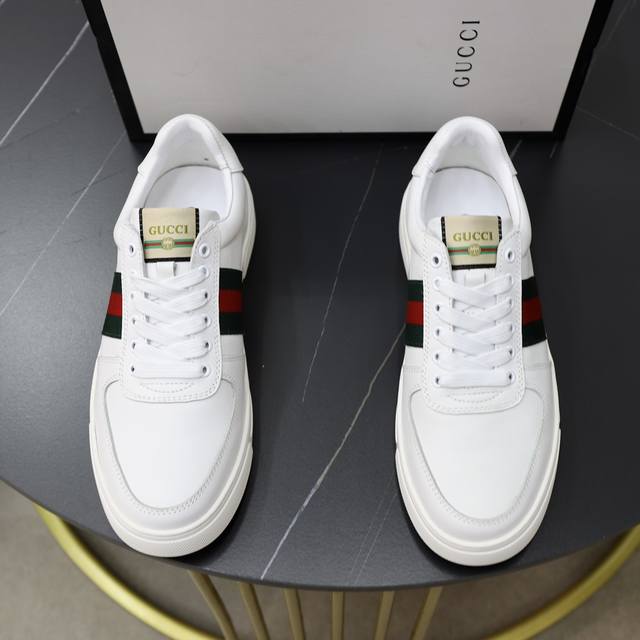 品牌 古奇Gucci 标准码 男码38 44 45可以定做 等级 官网同款 高品质男鞋 材料 原版皮料 搭配柔软透气羊皮内里 原版防滑耐磨橡胶轻便大底 款式类别