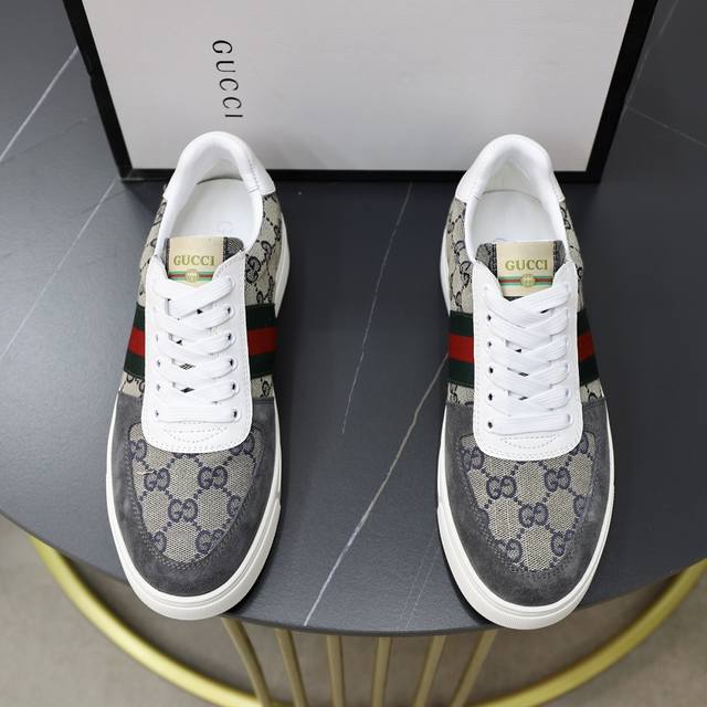 品牌 古奇Gucci 标准码 男码38 44 45可以定做 等级 官网同款 高品质男鞋 材料 原版皮料 搭配柔软透气羊皮内里 原版防滑耐磨橡胶轻便大底 款式类别