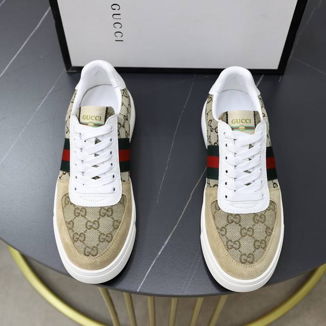 品牌 古奇Gucci 标准码 男码38 44 45可以定做 等级 官网同款 高品质男鞋 材料 原版皮料 搭配柔软透气羊皮内里 原版防滑耐磨橡胶轻便大底 款式类别