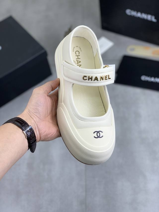 工厂价 实价 高品质 Chanel 25K 春季专柜新款 天花板顶级品质 这款靴子真的是小个子福星，厚底5Cma 更精致一点 菱格，显腿瘦，关键是上脚很舒服 鞋