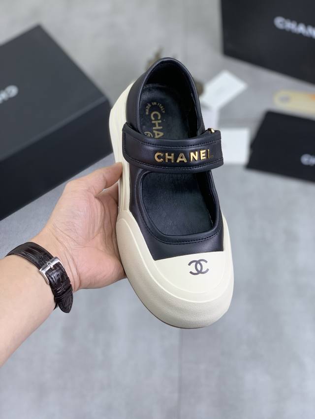 工厂价 实价 高品质 Chanel 25K 春季专柜新款 天花板顶级品质 这款靴子真的是小个子福星，厚底5Cma 更精致一点 菱格，显腿瘦，关键是上脚很舒服 鞋