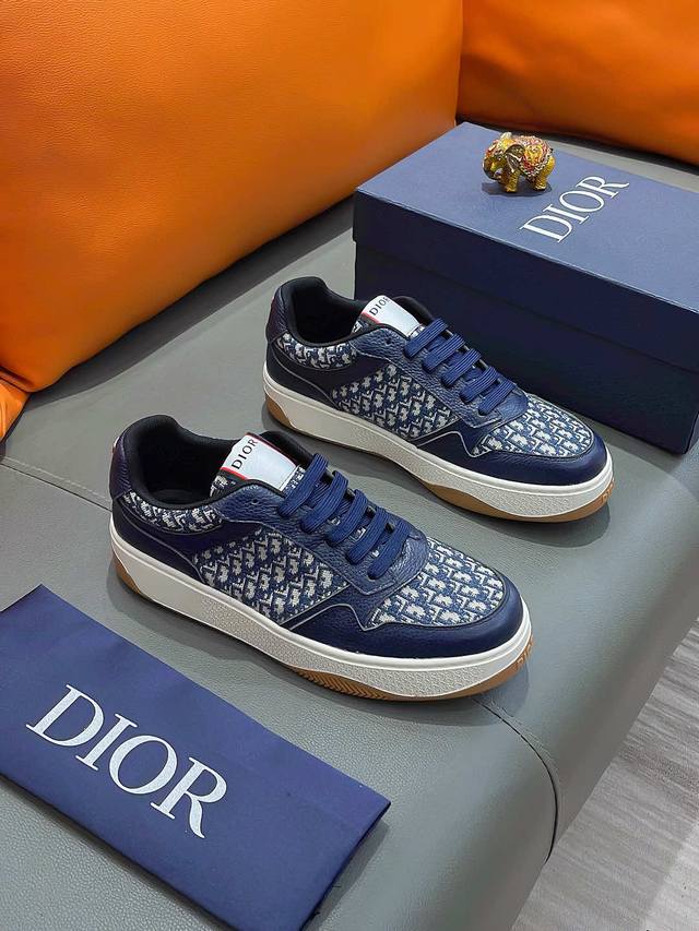 商品名称 Dior 迪奥 正规码数 38-44 休闲鞋 商品材料 精选 牛皮鞋面，柔软羊皮内里；原厂大底。